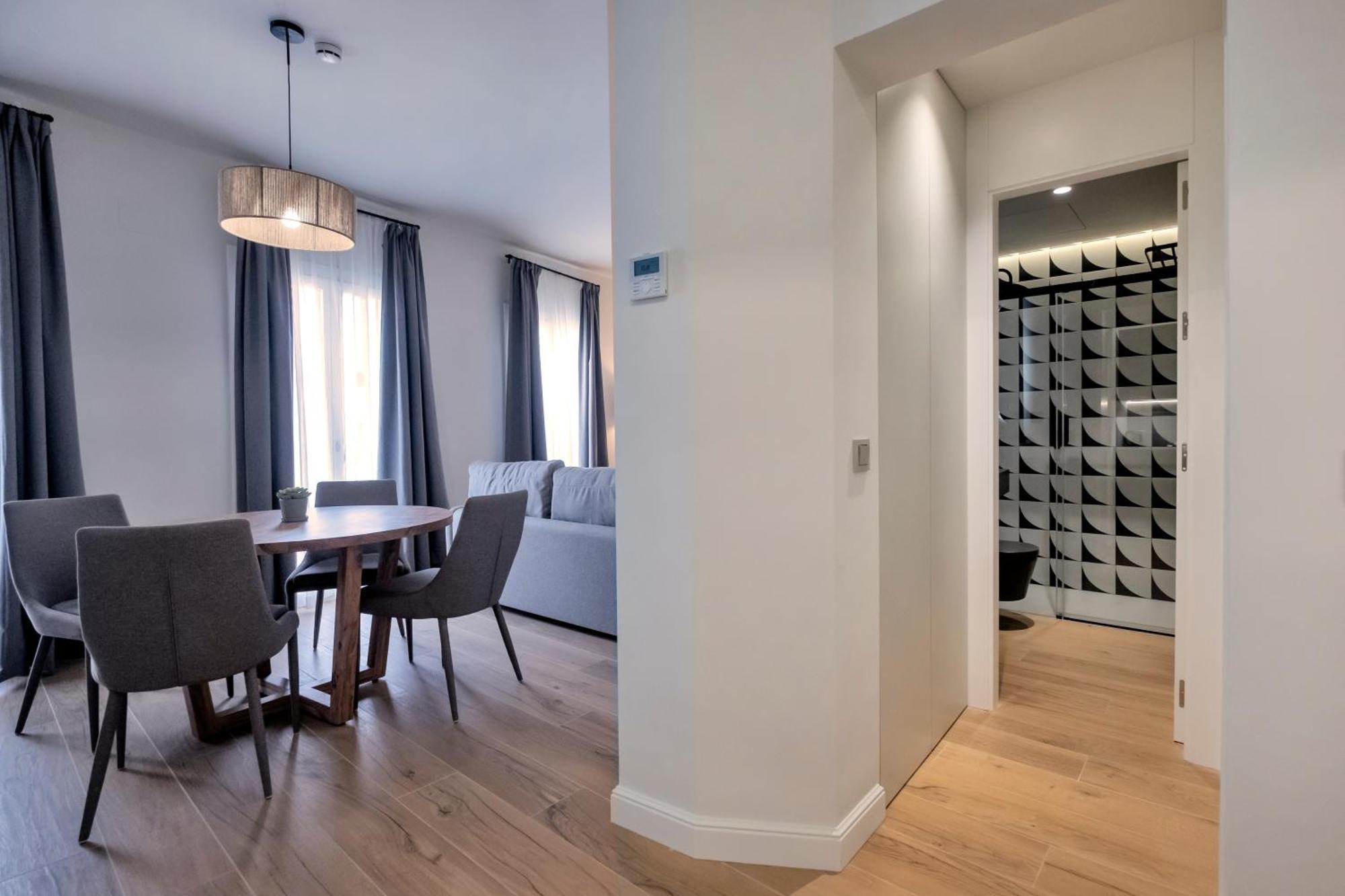 Villar Suites By Cadiz4Rentals Bilik gambar