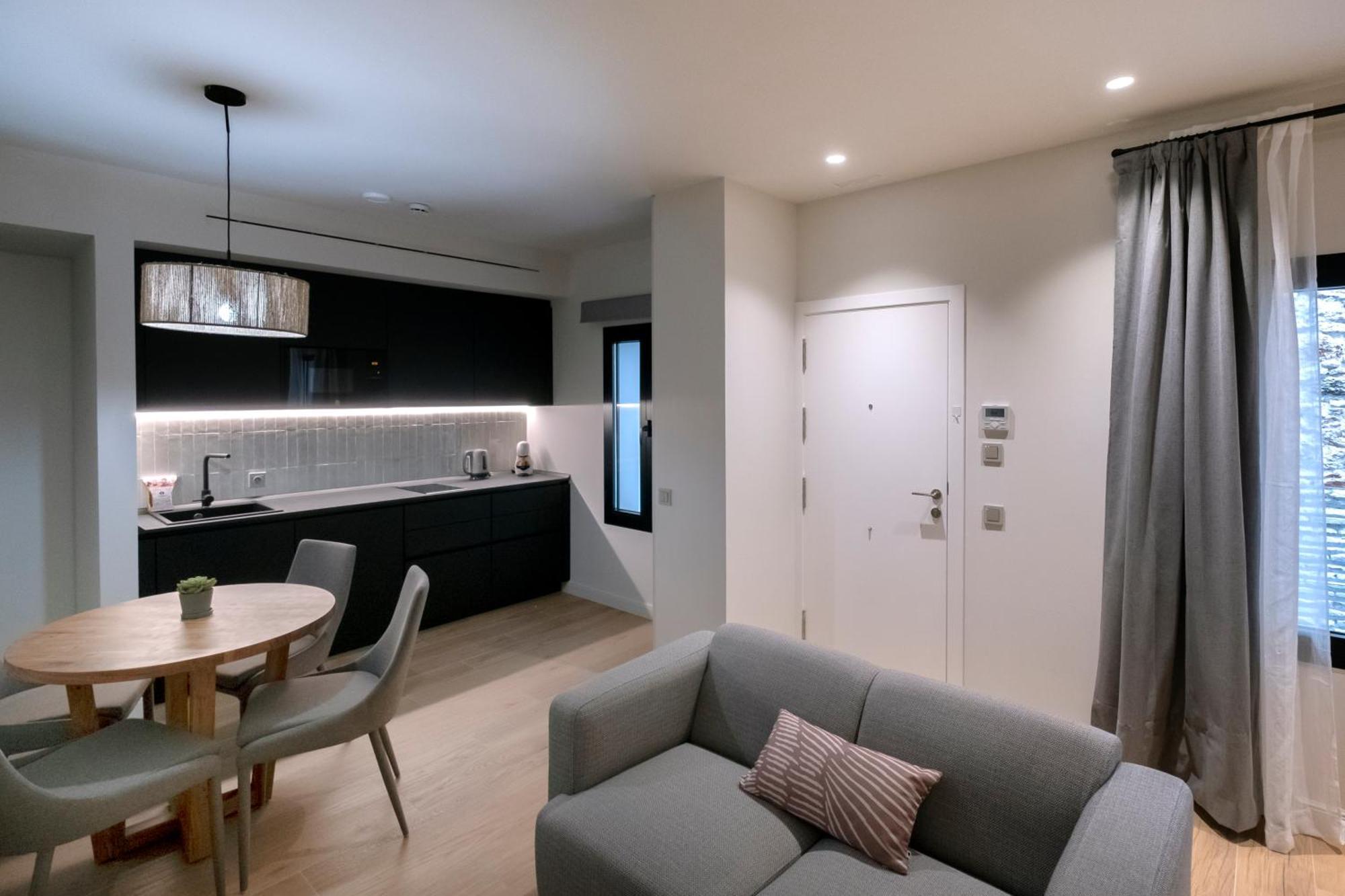 Villar Suites By Cadiz4Rentals Bilik gambar