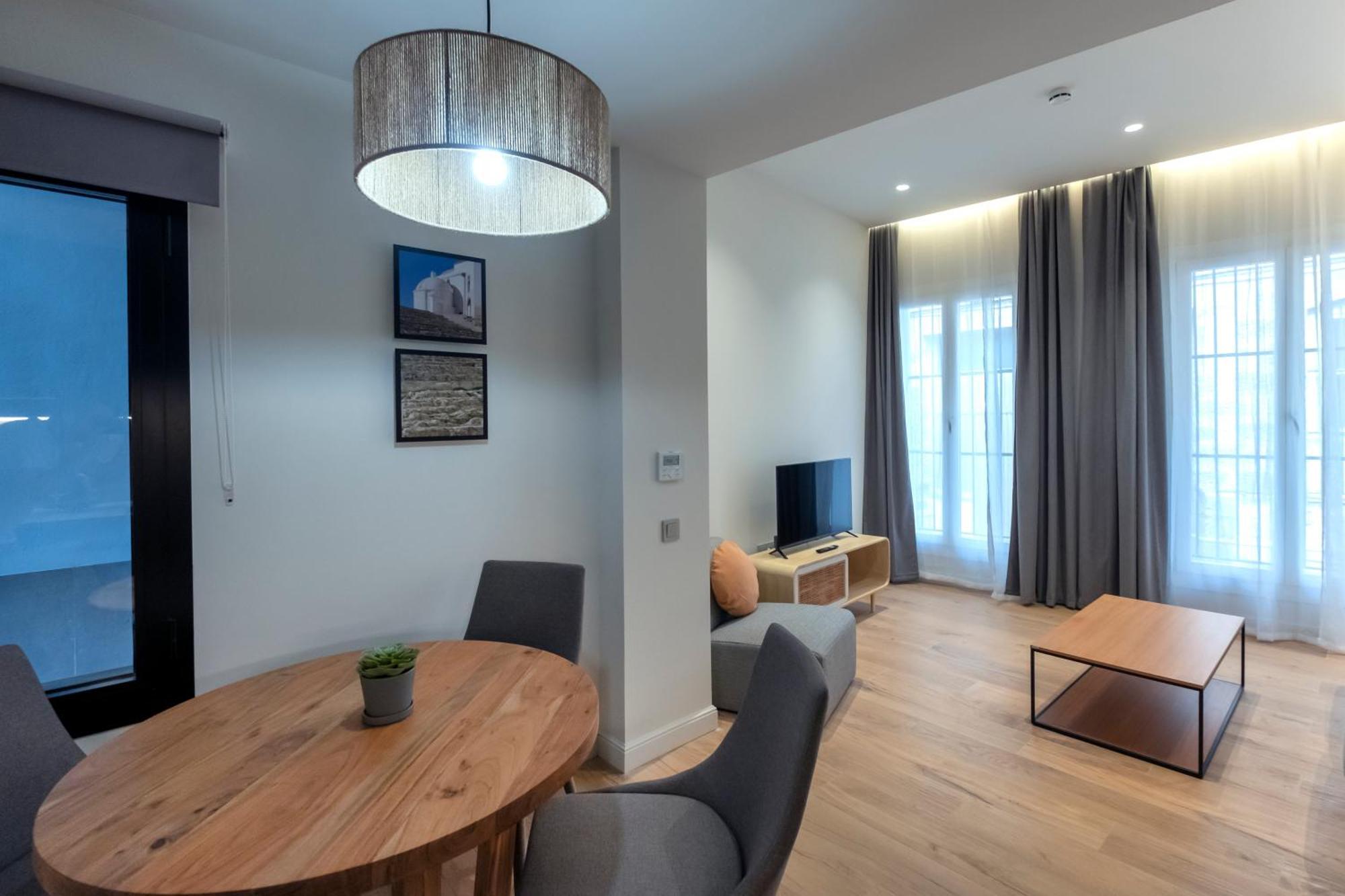 Villar Suites By Cadiz4Rentals Bilik gambar